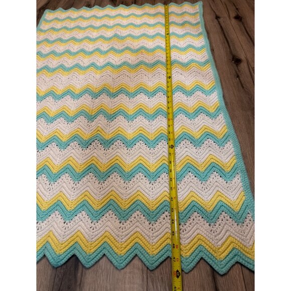 Handmade Crochet Baby Blanket Chevron Pattern 48" x 31" Yellow/White/Blue - Picture 5 of 6
